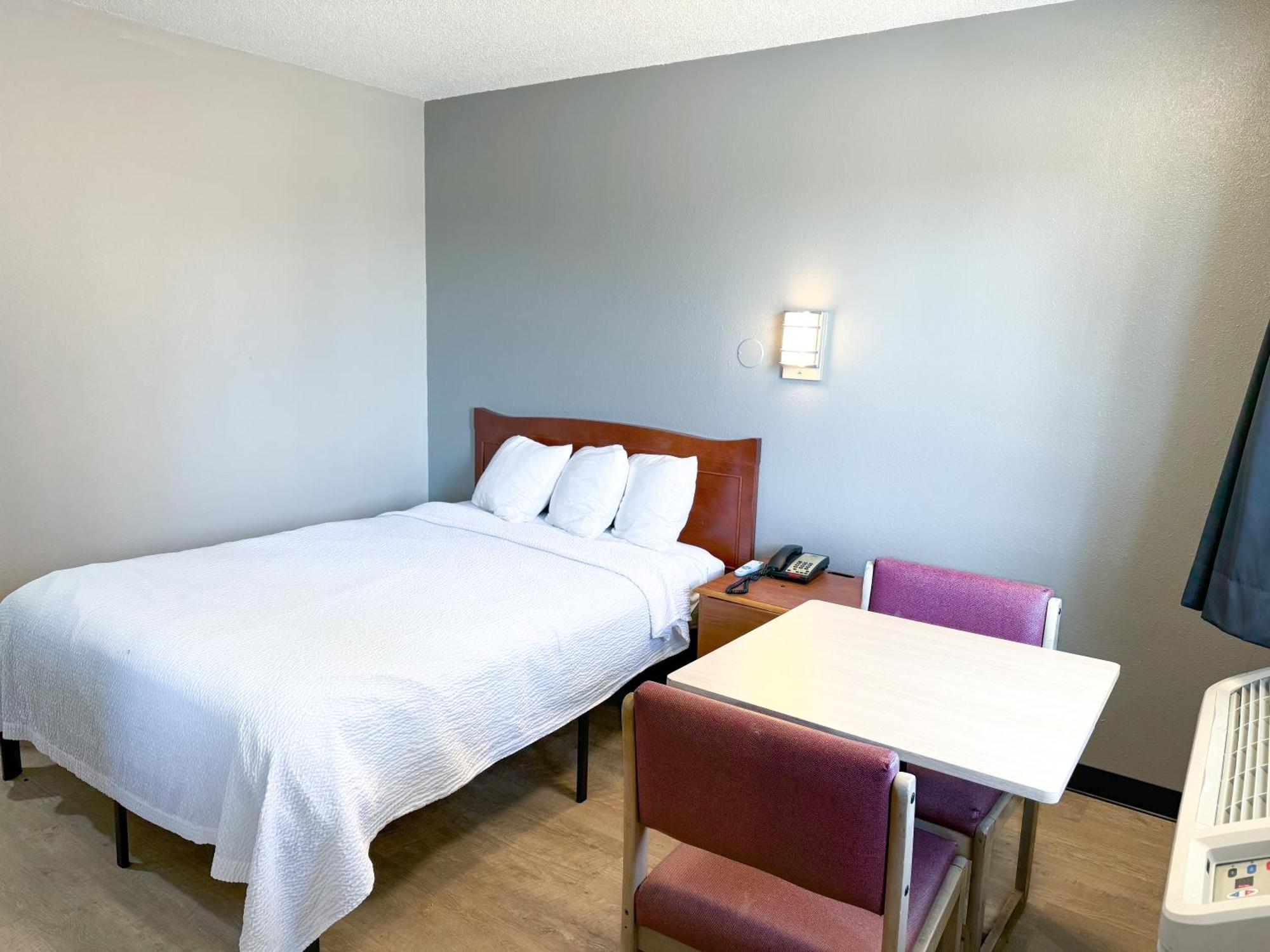 Super 7 Motel Coralville Extérieur photo