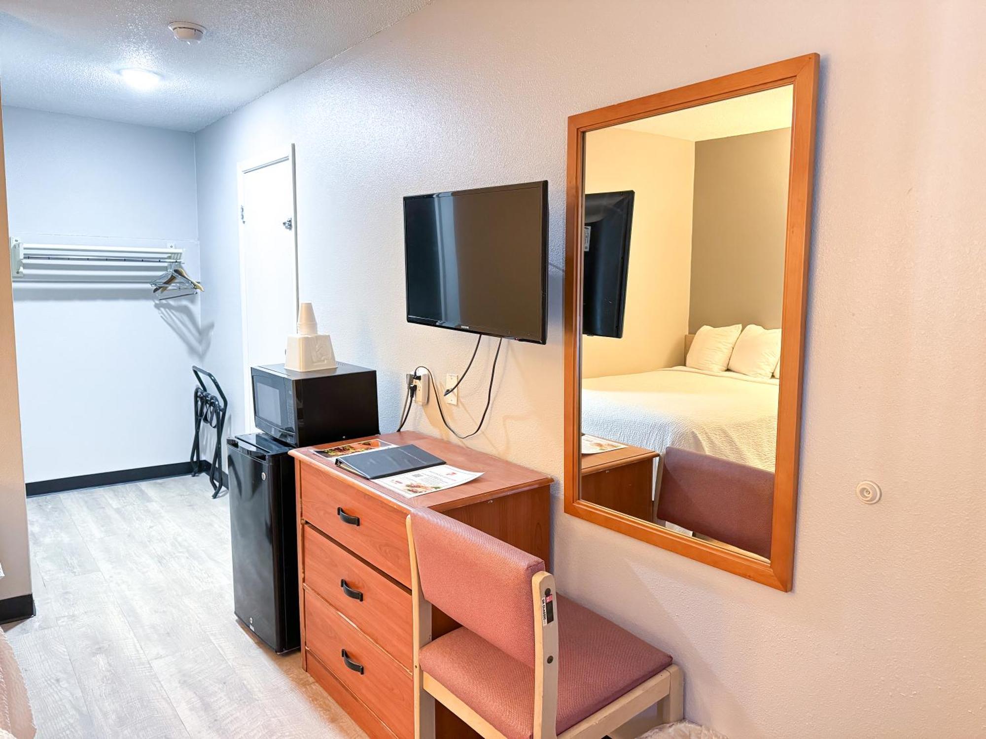 Super 7 Motel Coralville Extérieur photo