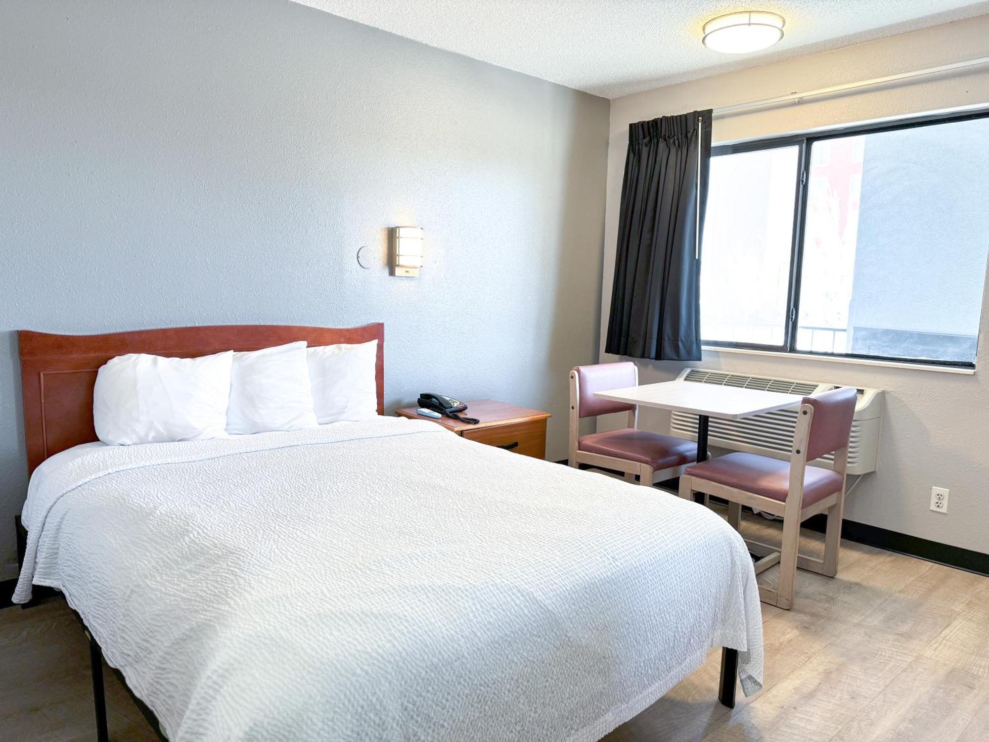 Super 7 Motel Coralville Extérieur photo