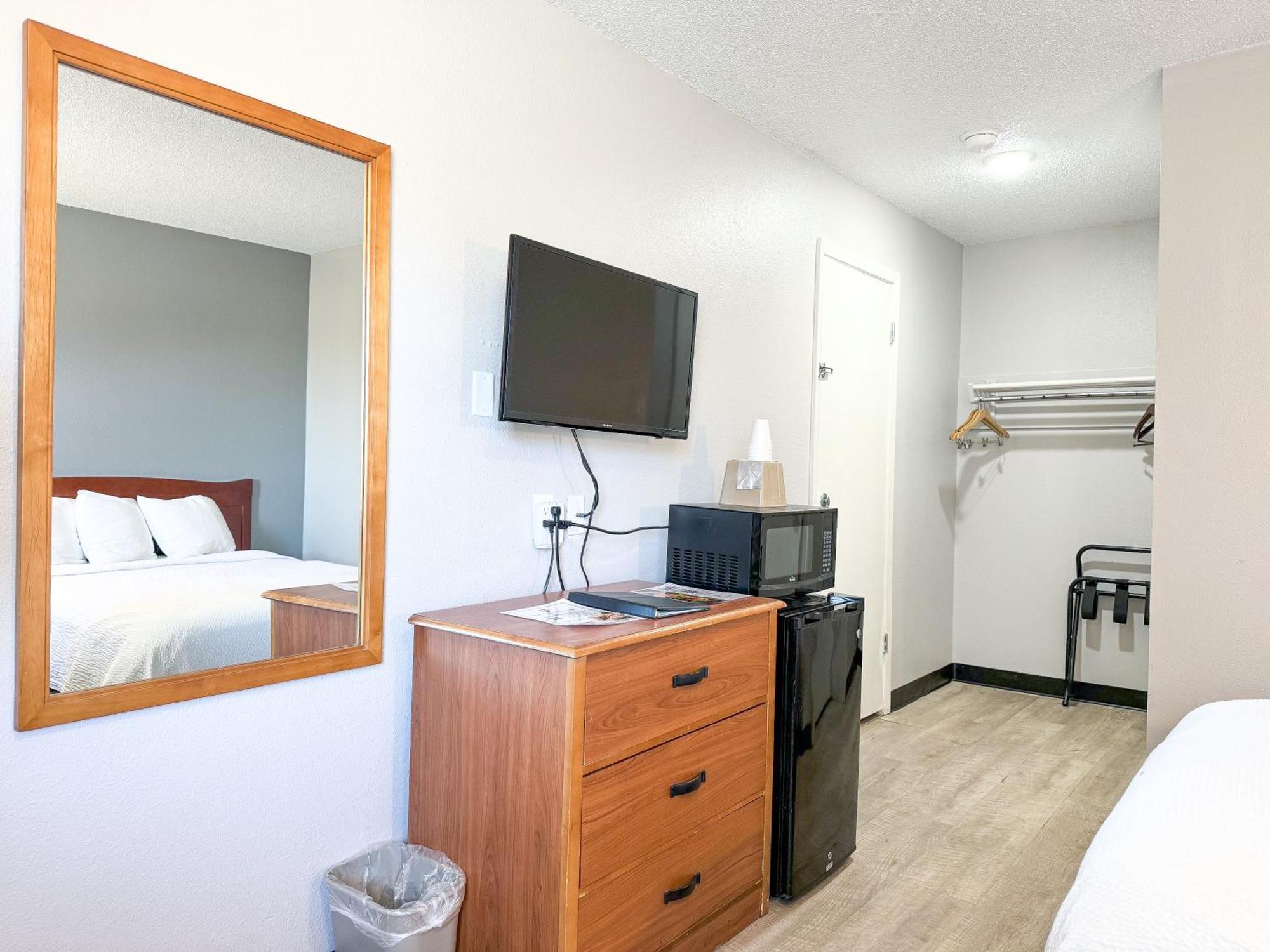Super 7 Motel Coralville Extérieur photo